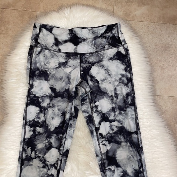 Athleta Floral Crush Chaturanga Leggings - Picture 4 of 8